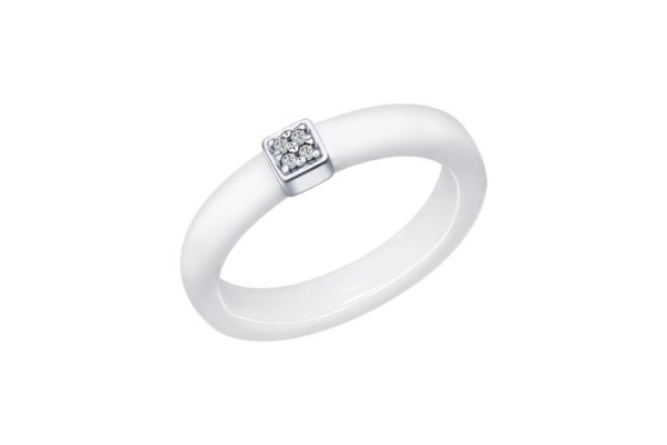 Белое керамическое кольцо с серебром и фианитами